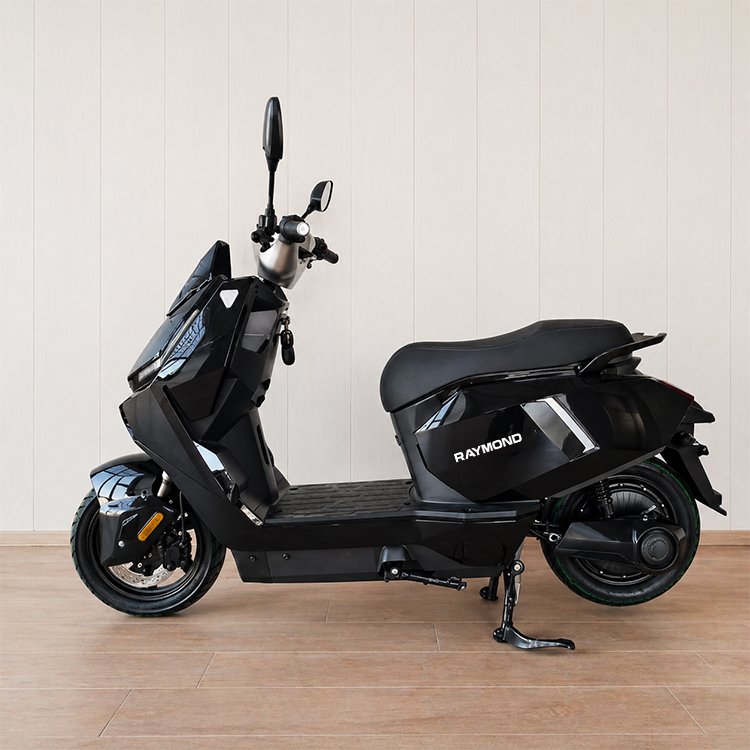 F1 black high speed electric scooter 1500W 65km/h dual disc brake aluminum wheel CKD wholesale export