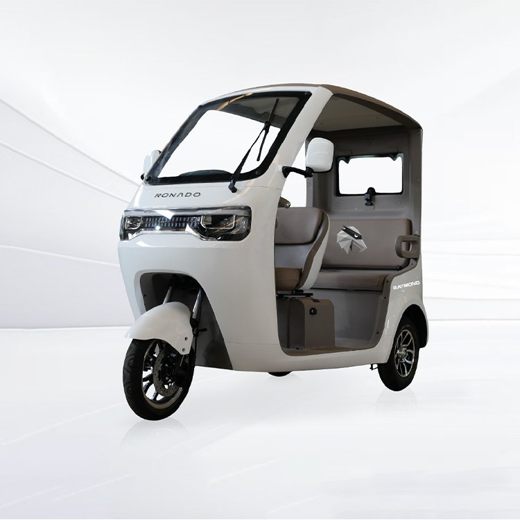 Xingyue 6 Max semi‑enclosed electric passenger tricycle white 3‑wheel electric vehicle